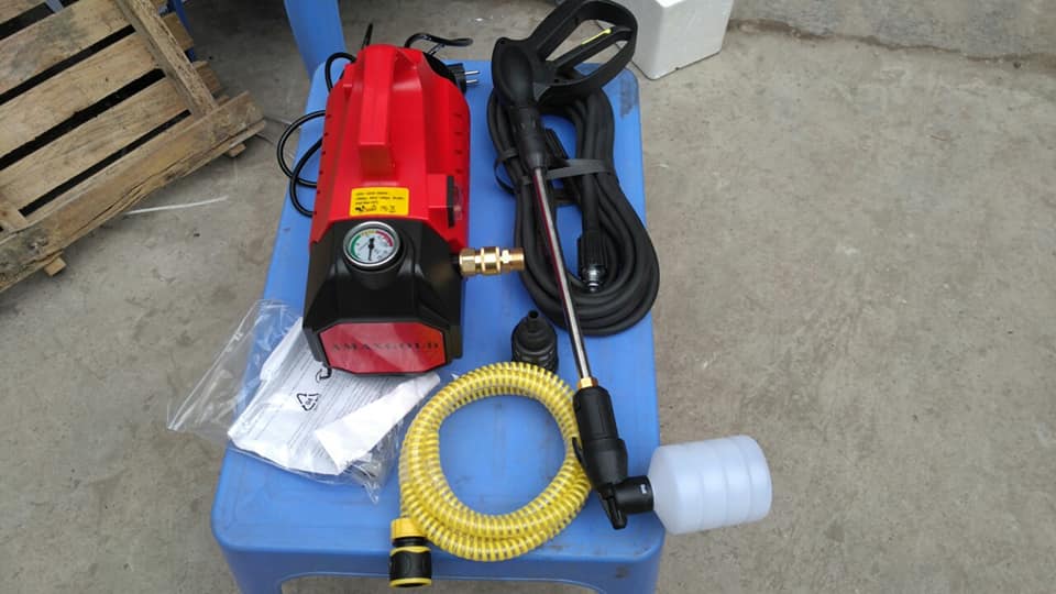 máy rửa xe mini AMG1800W