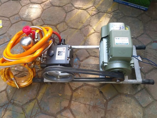 Máy Rửa Xe Áp Lực Cao DM42/Moto 1.5KW