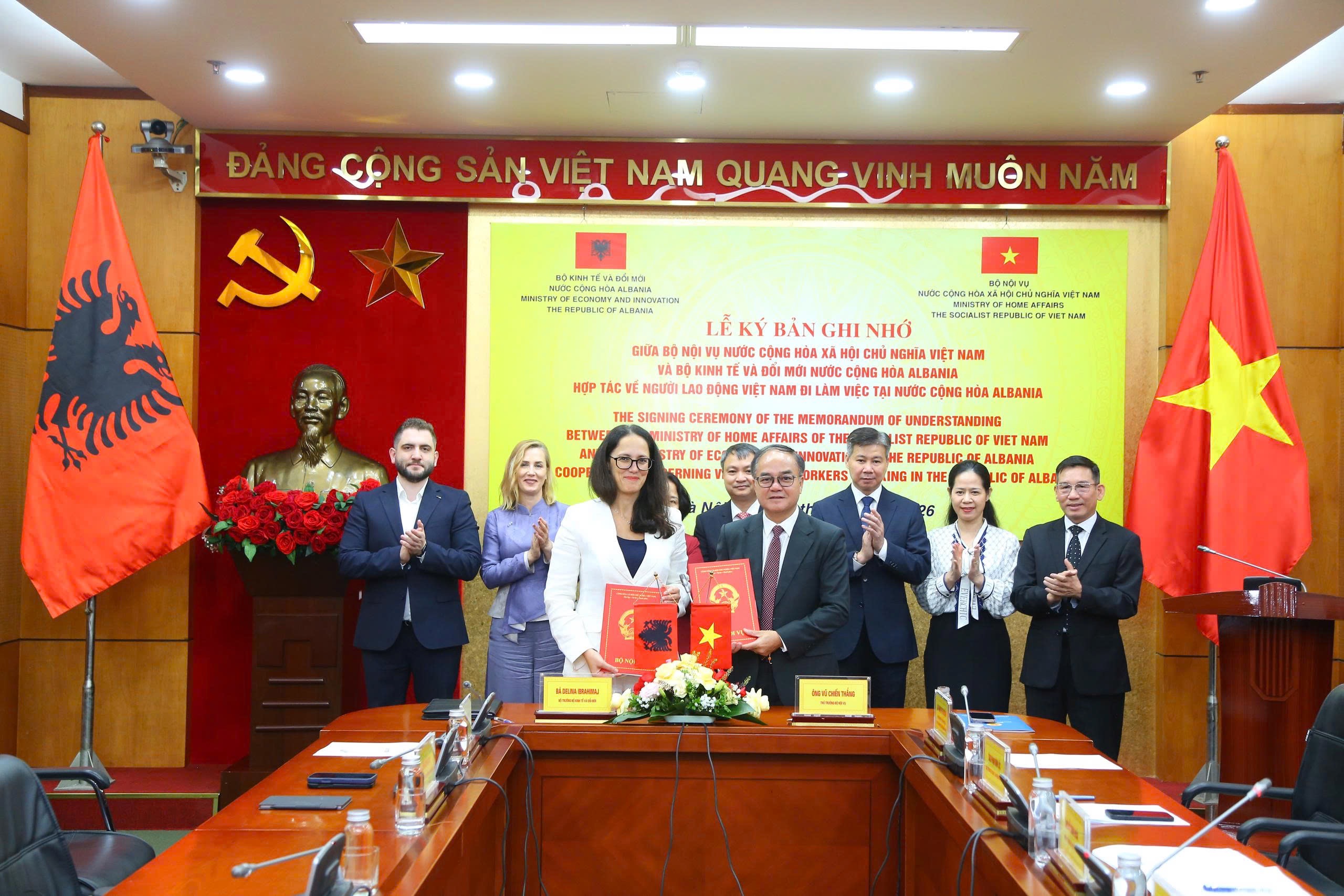 Việt Nam và Albania ký Bản ghi nhớ hợp tác đưa lao động Việt Nam sang làm việc