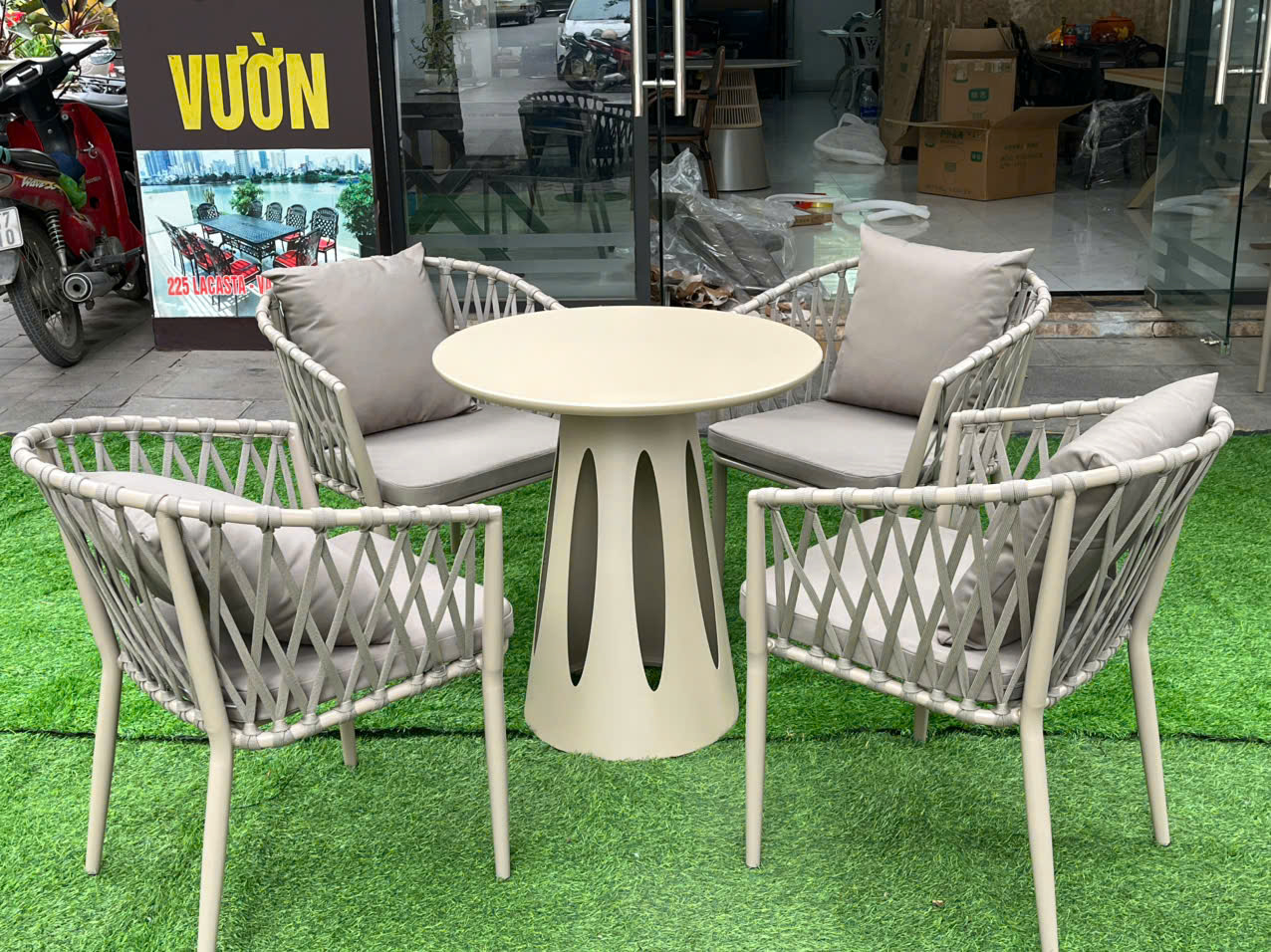 Bàn Ghế Sân Vườn Ngoài TrờI Tròn D70
