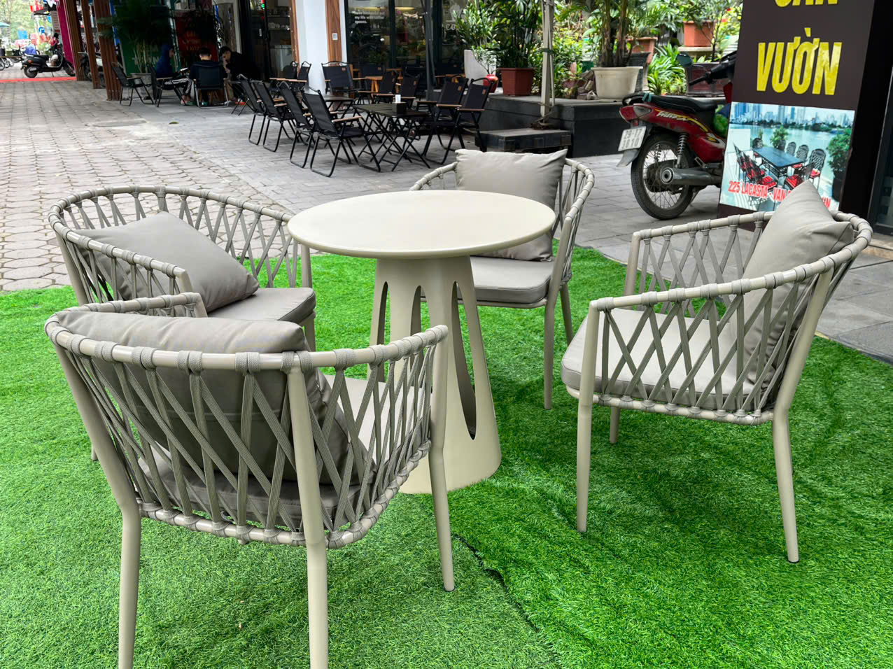 Bàn Ghế Sân Vườn Ngoài TrờI Tròn D70
