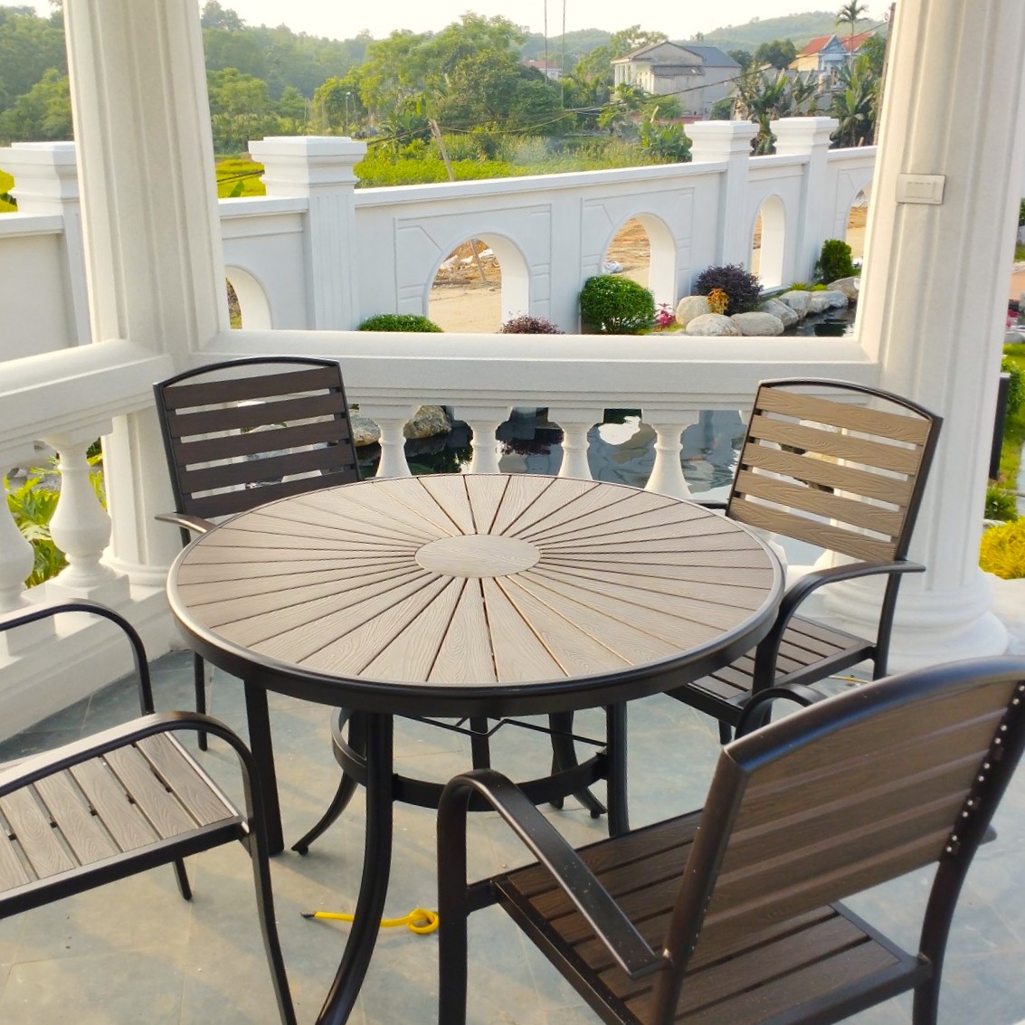 Bộ Bàn Ghế Sân Vườn Ngoài Trời D100 Nan Composite