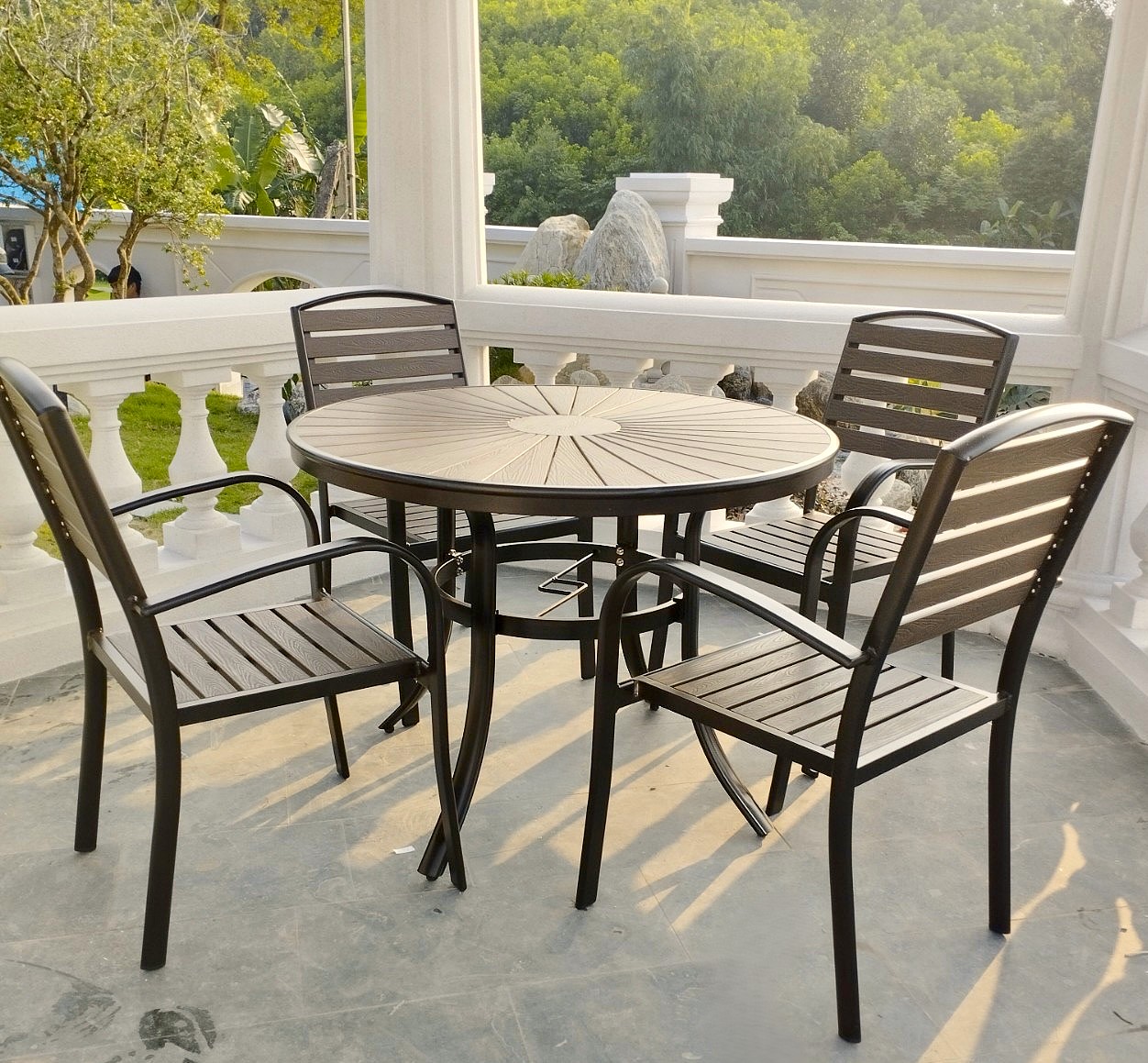 Bộ Bàn Ghế Sân Vườn Ngoài Trời D100 Nan Composite