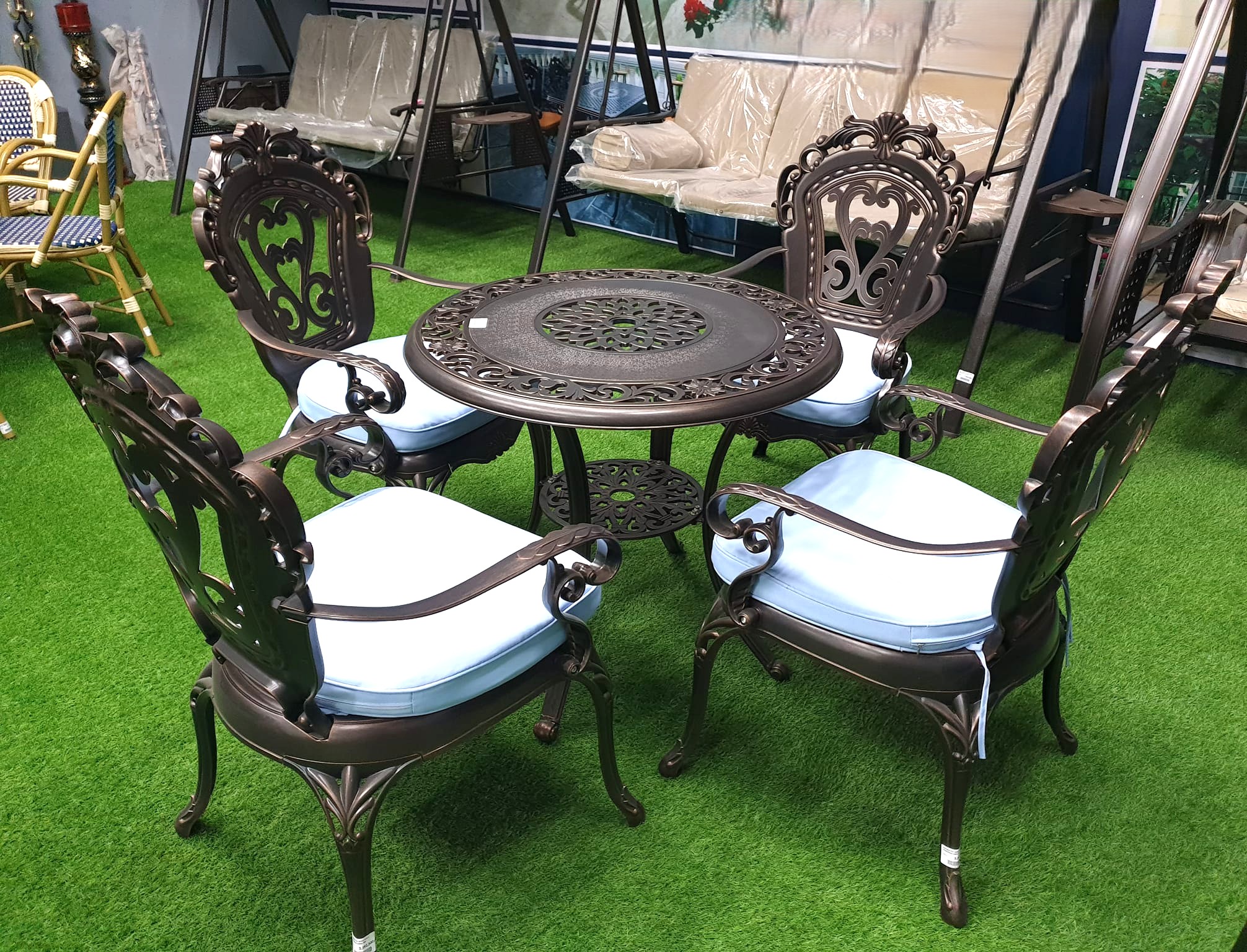 Bộ Bàn Ghế Sân Vườn D80 4 Ghế Tân Cổ Điển