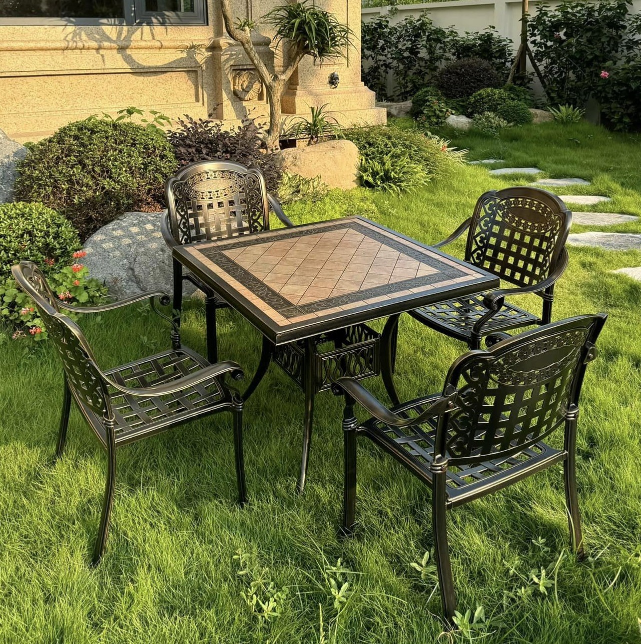 Bộ Bàn Nhôm Đúc Mặt Đá Vuông D90