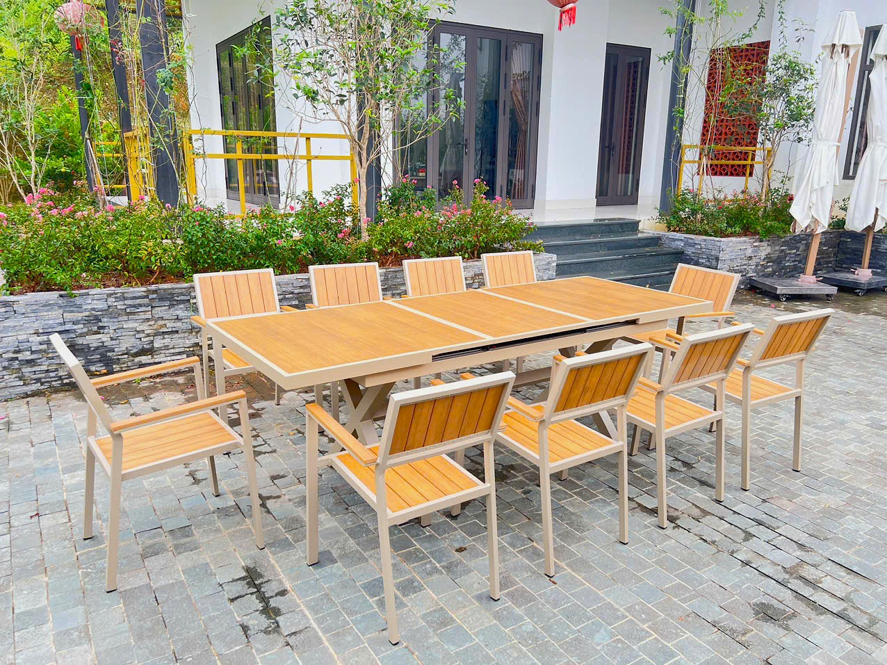 Bàn Ghế Sân Vườn Composit Thông Minh D180/240
