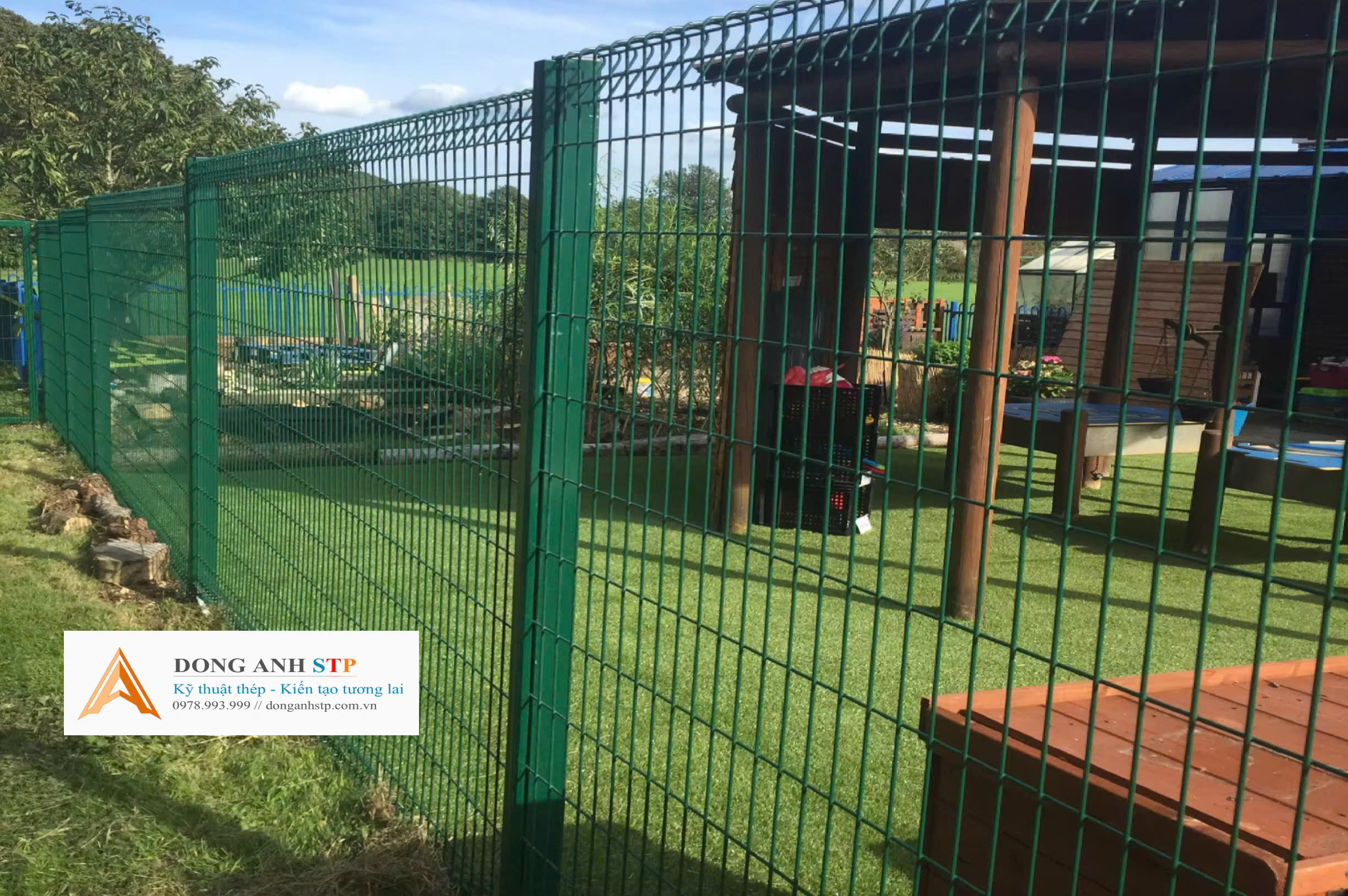 Hàng rào lưới thép hàn gấp 2 đầu