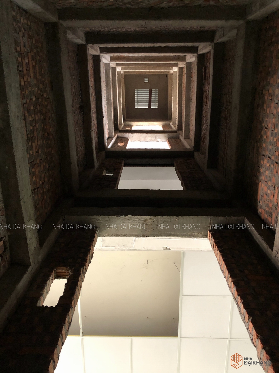 Thang máy toà nhà Phan Trọng Tuệ