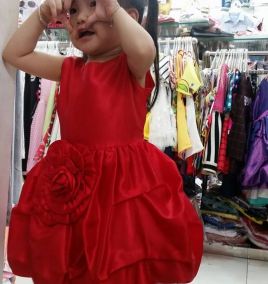 Đầm công chúa bông hồng lớn