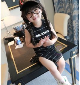 Đầm suông sát nách sọc ngang xẻ tà