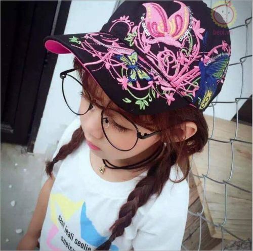 nón kết bé gái vẽ hoa văn