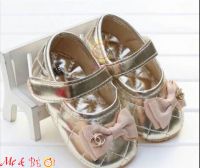 Giày tập đi cho bé gái