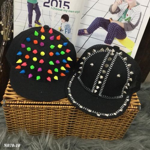 Nón Snapback đinh tán cho bé trai