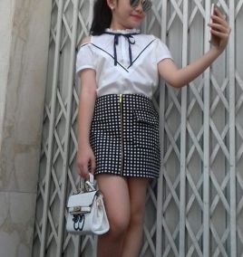 Set áo trễ vai váy caro