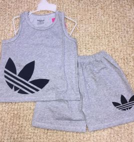 Đồ bộ thun bé trai sát nách adidas