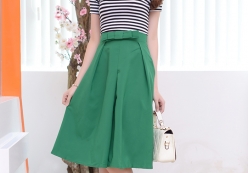 Bộ Áo Thun Sọc Ngang Kèm Chân Váy Vintage Cao Cấp