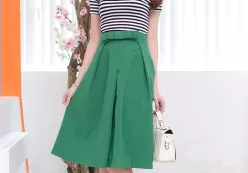 Bộ Áo Thun Sọc Ngang Kèm Chân Váy Vintage Cao Cấp