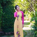 Áo dài tôn đường cong mỹ miều cho thiếu nữ mùa xuân
