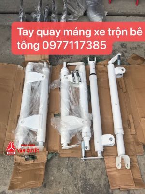 Tay quay máng xe trộn bê tông