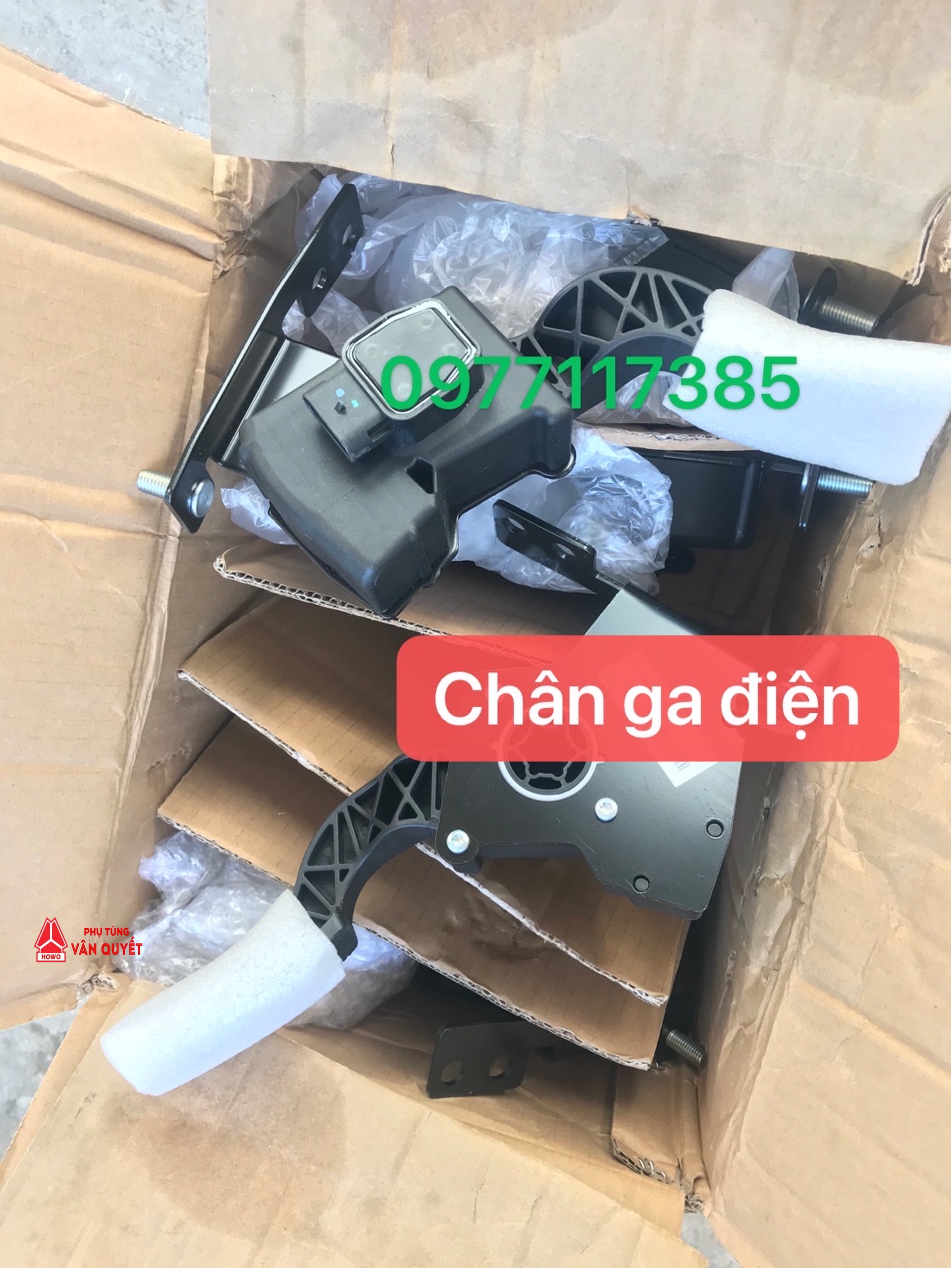 Chân ga điện howo 340-380 Chính hãng VG9725570010