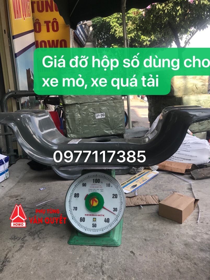 Giá đỡ hộp số howo