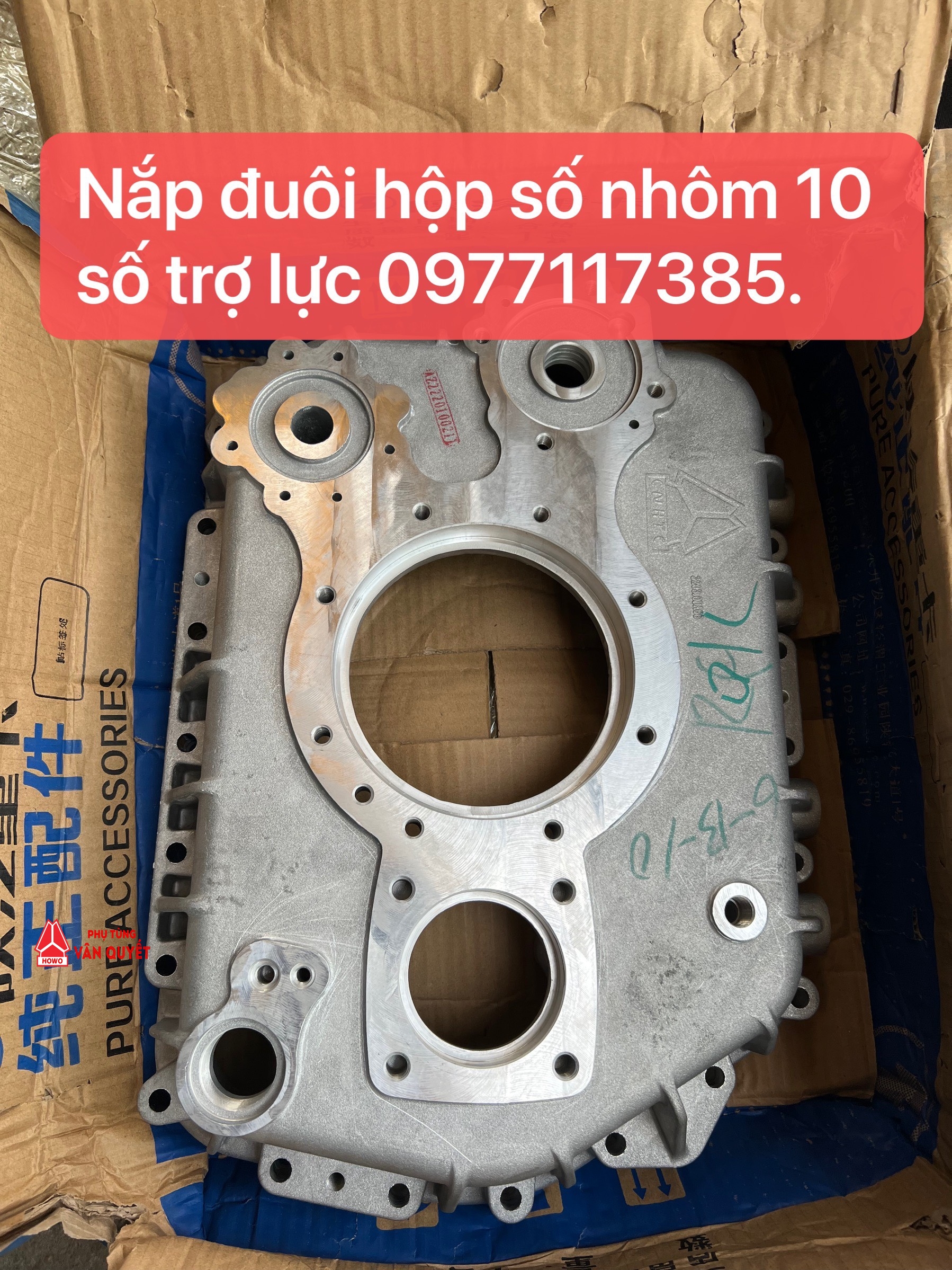 Nắp đuôi hộp số howo A7 WG2220100201