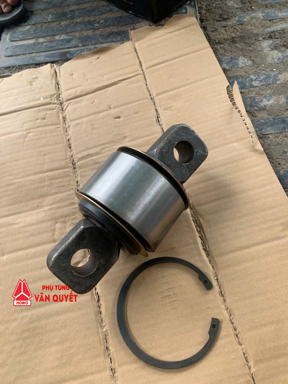 Mua bán quả giằng cầu xe tải mỏ 70 tấn Howo bằng sắt phi 112x65x170x27