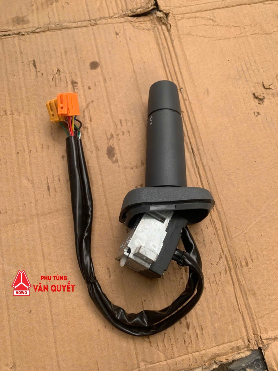 Bán công tắc tổng hợp gạt mưa, xi nhan xe Howo T5G chính hãng  - 811W25509-01