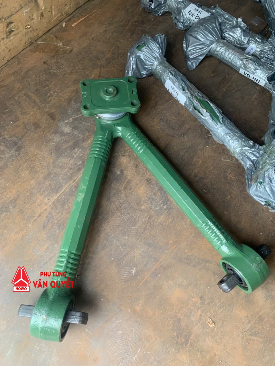 Bán tay giằng cầu chữ A, giằng cầu trên xe Howo 336, 371, 380, xe A7, Sitrak, T5G, Howo max. AZ9725529272