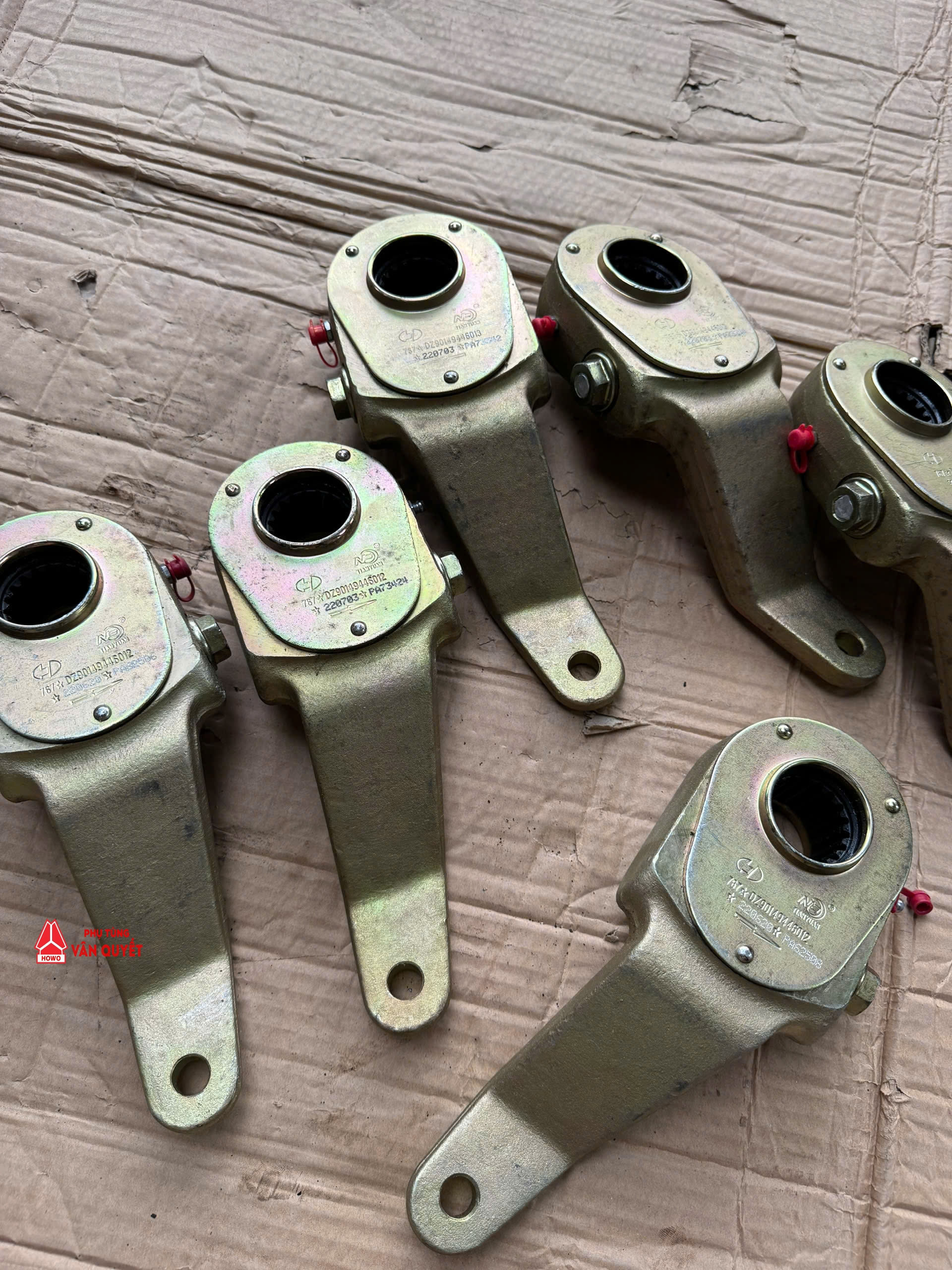 Cóc chỉnh phanh trước xe 90 tấn Tonly - Líp tăng chỉnh phanh trước xe Tonly 90 tấn đầu lệch. DZ90149446012 - DZ90149446013