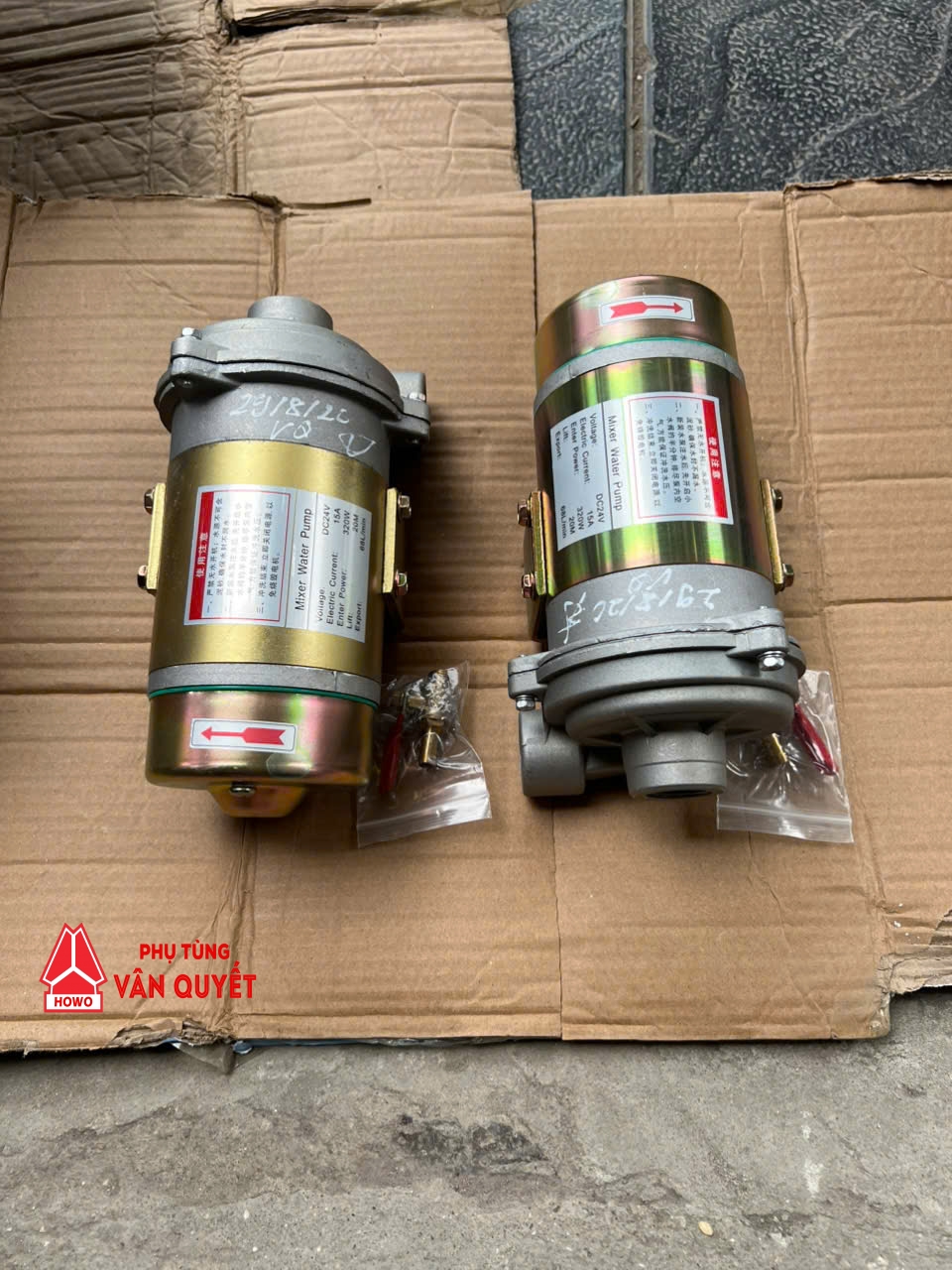 Bơm xước xịt rửa máng xả xe chum, xe bồn trộn bê tông  Huyndai, Hino, Howo, Dongfeng, Chenglong, Shacman, HongYan, Sany, Zoomlion.