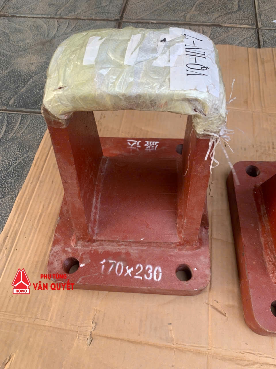 Gối nhíp sau xe tải chạy mỏ 90 tấn XCMG