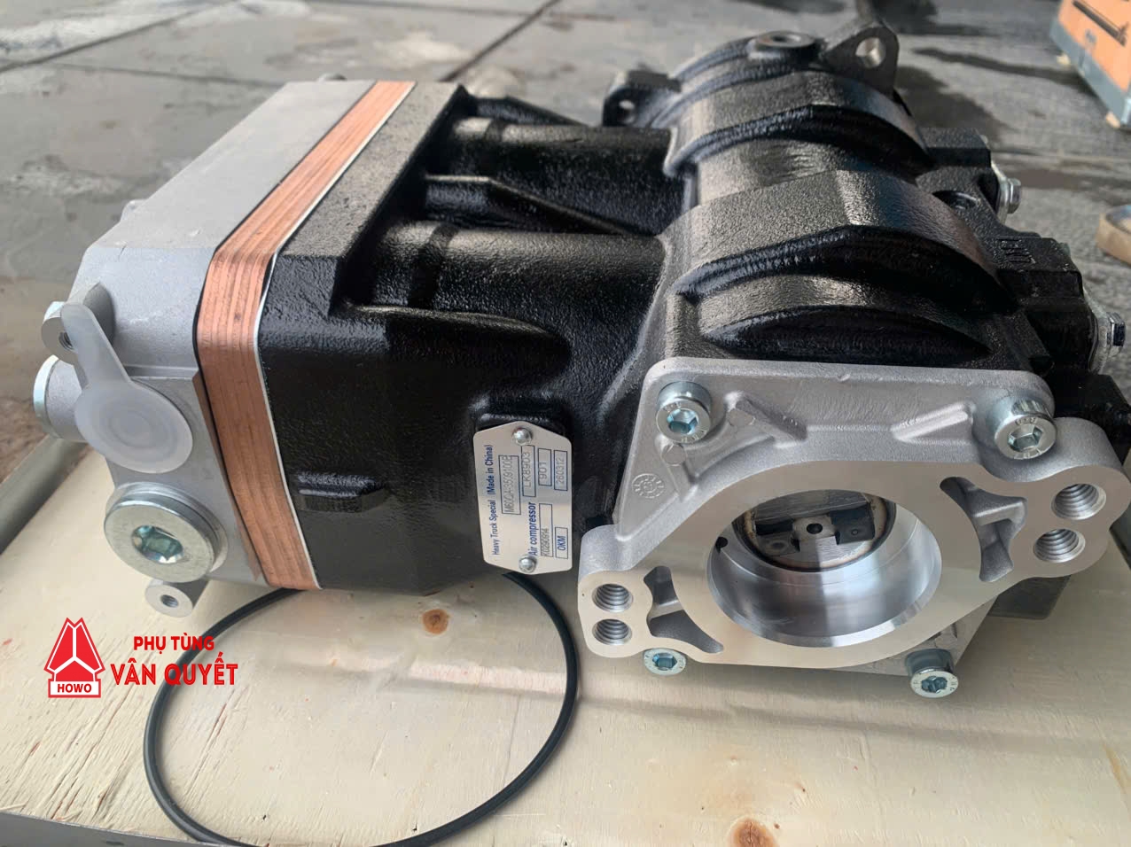 Bơm hơi máy nén khí xe tải đầu kéo Chenglong H7-420. M60QA-3509100A