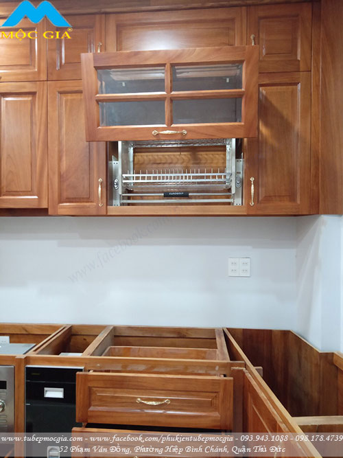 Lắp đặt kệ chén nâng hạ Eurogold