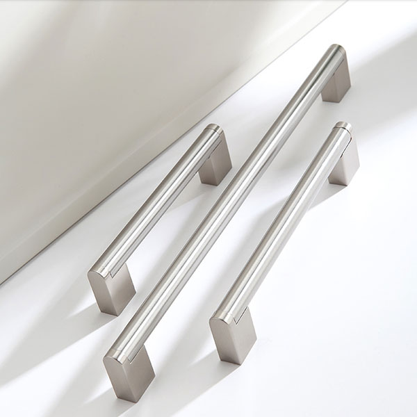 Tay nắm cửa tủ bằng inox sắc nét