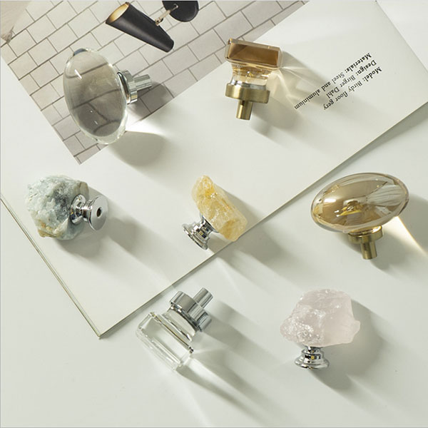 Núm Tay Nắm Tủ làm bằng pha lê nhập khẩu Italia cao cấp