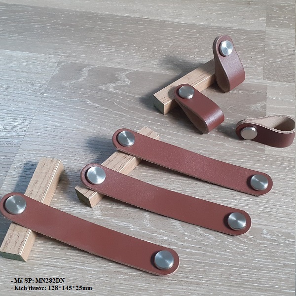 Tay Nắm Cửa Tủ Bằng Da chốt bạc sang trọng