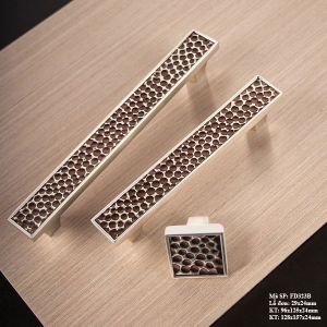 Tay Nắm Cửa Tủ Bằng Đồng FD323B