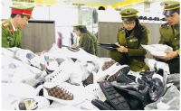 Thu giữ thêm hơn 5.000 sản phẩm giả thương hiệu nổi tiếng tại cửa hàng thời trang AE Shop Việt Nam, cơ sở Hà Nội và Bắc Giang