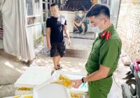 Liên tiếp phát hiện các vụ thực phẩm không rõ nguồn gốc