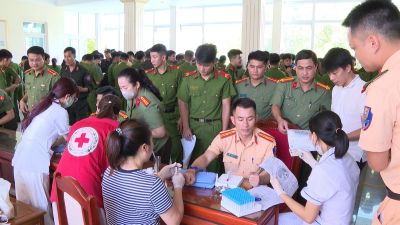 Hơn 300 CBCS Công an Thanh Hóa tham gia hiến máu tình nguyện