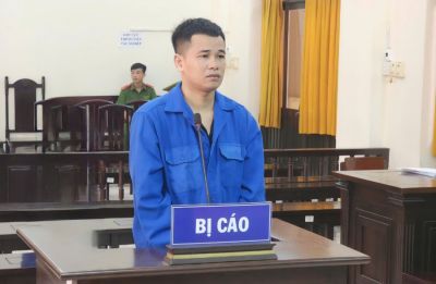 Lĩnh 12 năm tù vì cướp tài sản của gái bán dâm