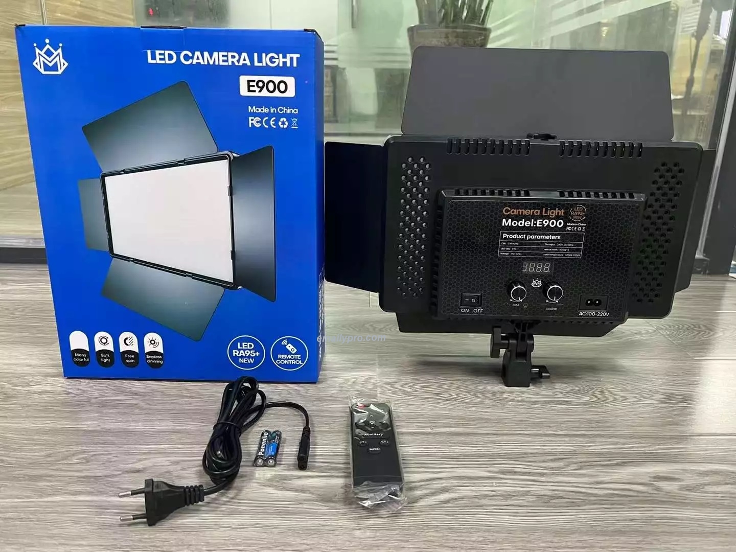 Đèn LED Video Light E-900 3000K-6500K ± 300K