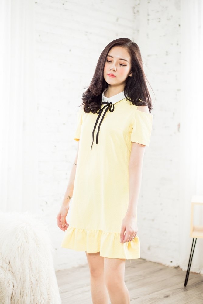 VÁY SUÔNG CỔ ĐỨC KHOÉT VAI