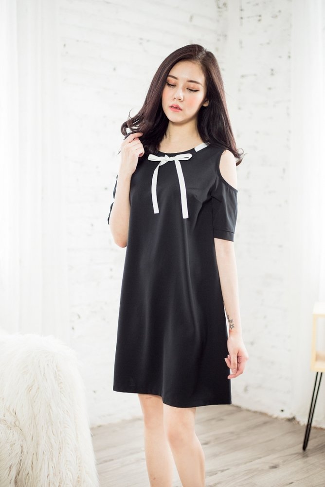 ĐẦM CỔ ĐÁP LUỒN NƠ HỞ VAI