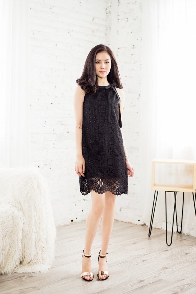 ĐẦM REN CỔ TRÒN SN NƠ CỔ