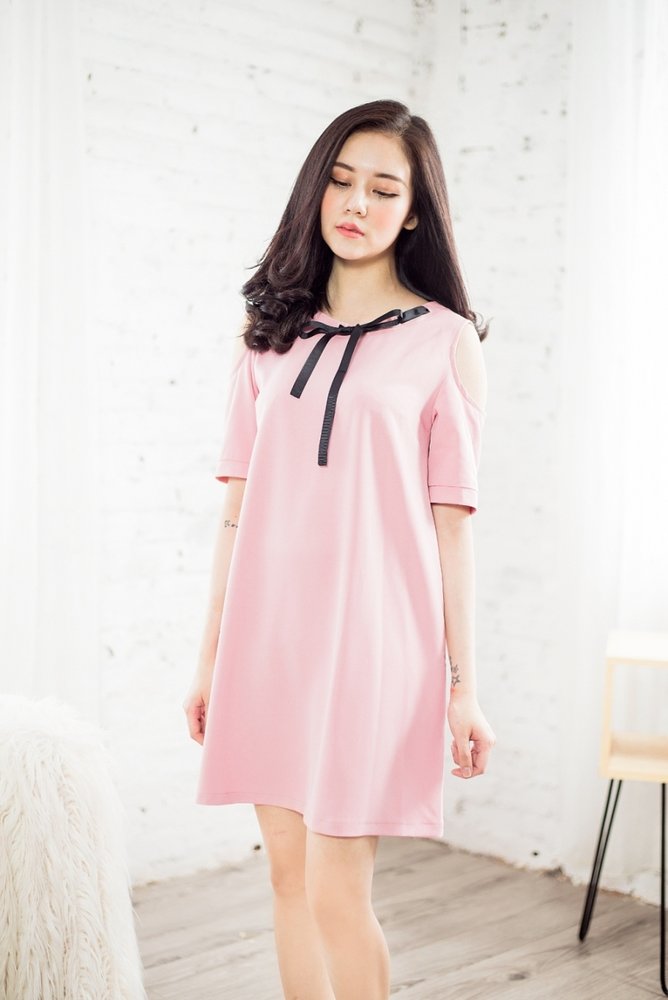ĐẦM CỔ ĐÁP LUỒN NƠ HỞ VAI