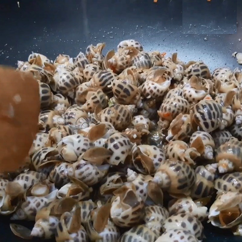 xào ốc hương xào sả ớt