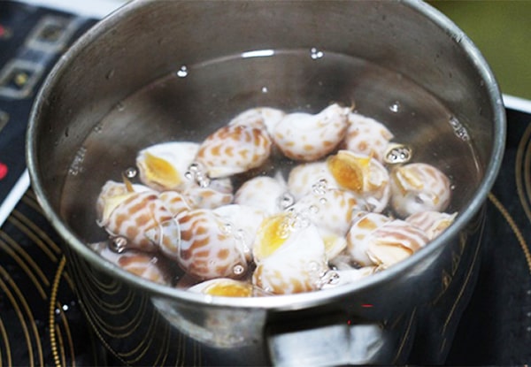 luộc sạch ốc 