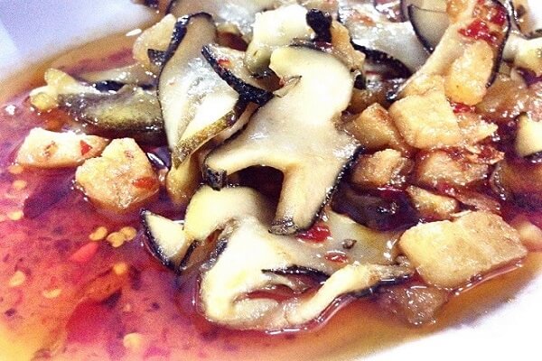 ôc giác xào sate cay